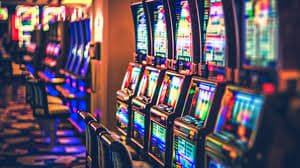 Người dùng Việt Nam chơi slot nổ hũ trên điện thoại tại 66 vip